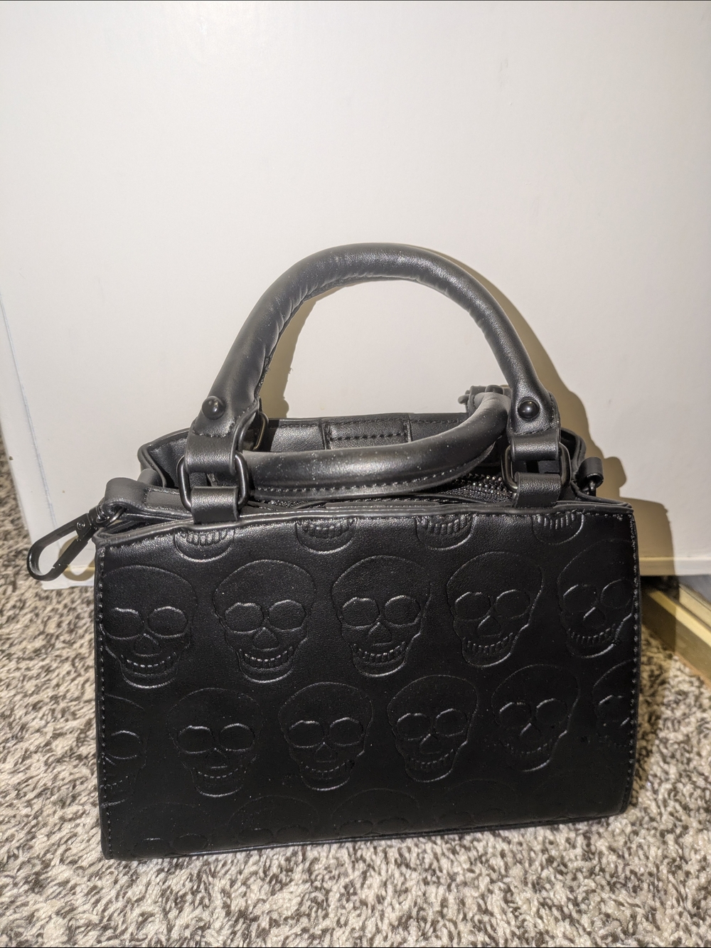 Betsey Johnson Black Skull Satchel Micro Size. Does Not Come With Heart Charm - Picture 2 of 7